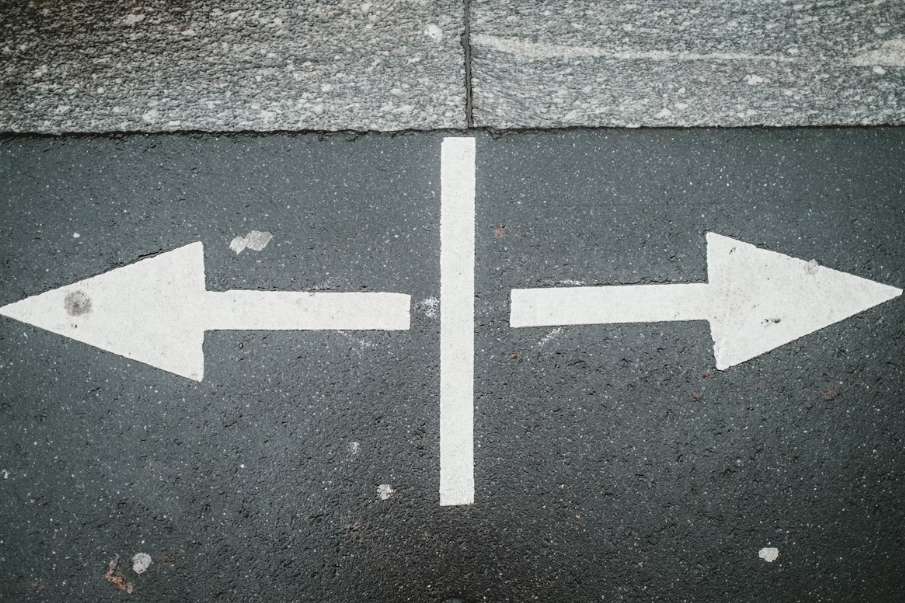 Image of left and right arrow | How to Choose the Right Scheduling Software for Your Business